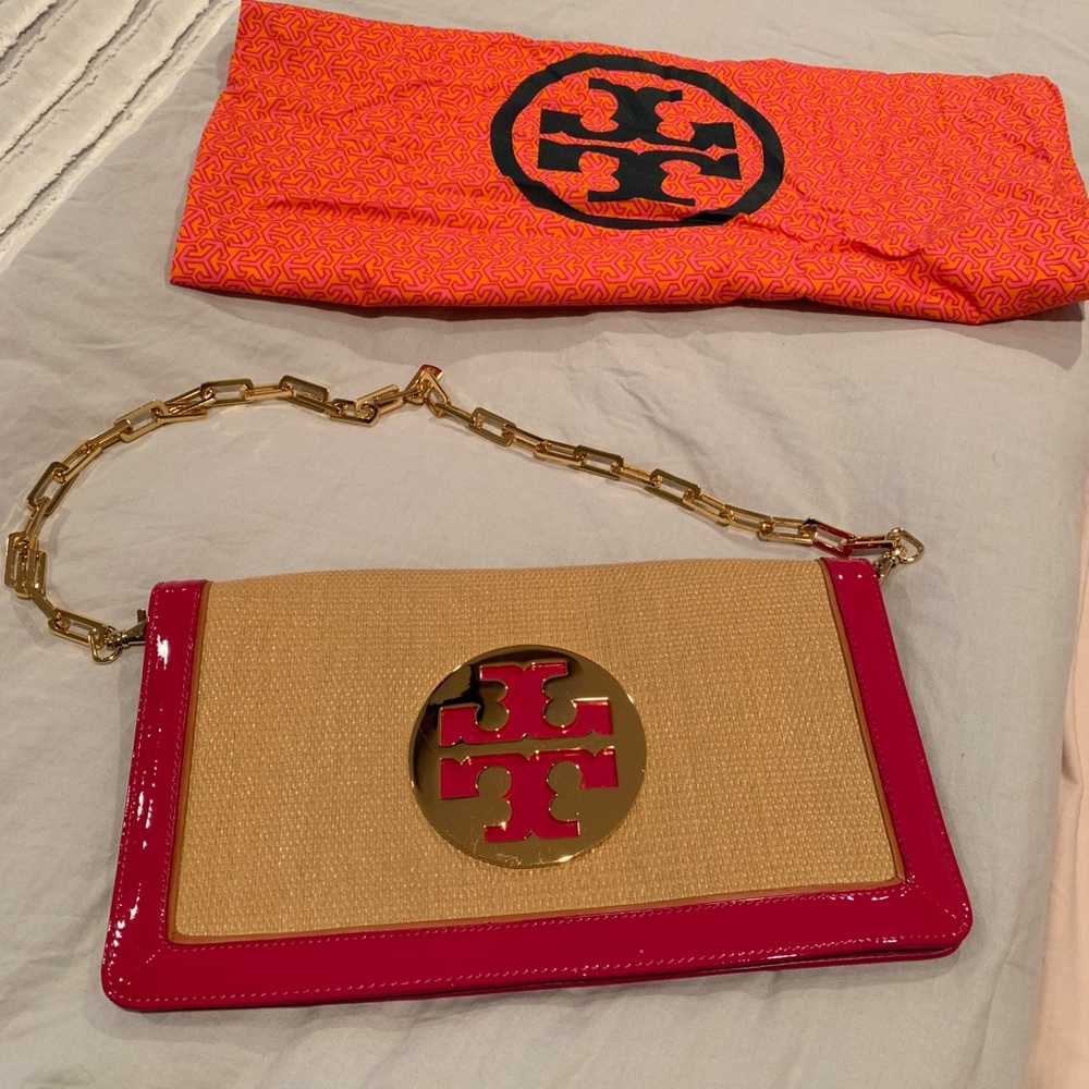 Tory Burch straw & patent clutch